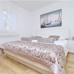 6 Bedroom Beachfront Villa with Heated Pool near Vela Luka on Korcula Island, Sleep 12